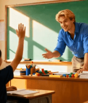 教室内学生举手老师互动画面5319#横屏 