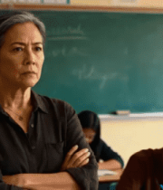 教室中老师监督学生学习3774#横屏 