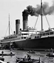  港口老式轮船与周边景象2108#横屏 	 