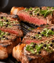 煎锅中的美味牛排2785#横屏 