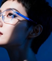  戴蓝框眼镜女性特写2135#横屏 	 