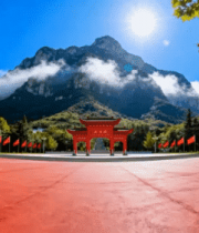 红广场前山脉自然风光4492#横屏 