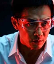  戴护目镜男士近景画面1412#横屏 	 