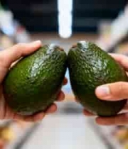  超市内双手持牛油果画面2480#横屏 	 - 