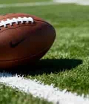  草地上的橄榄球特写84#横屏 	 