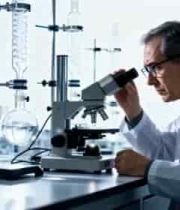  资深科学家显微镜观察实验3263#横屏 	 