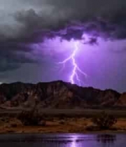  紫色闪电荒漠震撼瞬间3272#横屏 	 