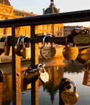  巴黎桥上爱情锁特写2879#横屏 	 