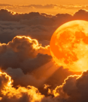 高空云海中的巨大圆月2088#横