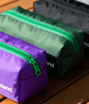 多彩笔袋摆放在木质表面2761#横