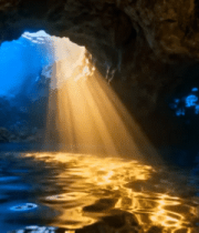 洞穴内阳光穿透水面景象2533#横