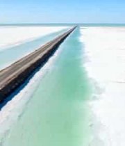  盐湖公路航拍视角2740#横屏 	 