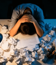 办公人员疲惫伏案场景4210#横屏 