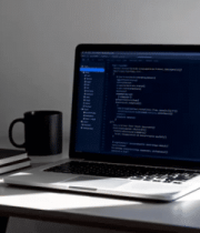 办公桌上的笔记本电脑与书籍4461#横
