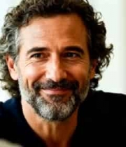  微笑的中年男性2284#横屏 	 