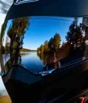  头盔镜面映湖光2248#横屏 