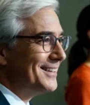  商务人士微笑侧影2006#横屏 	 