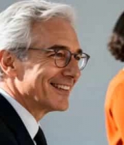  商务人士微笑侧脸2005#横屏 	 -