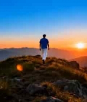  山顶看日出的人1940#横屏 