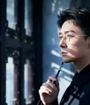  儒雅男子窗前沉思1864#横屏 	 