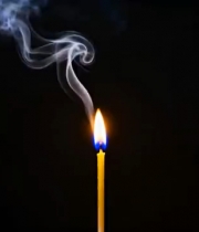  燃烧的蜡烛与青烟1817#横屏 	 