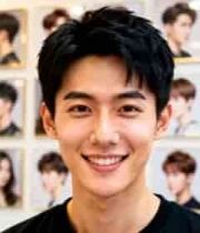  青年男子阳光笑脸特写1744#横屏 