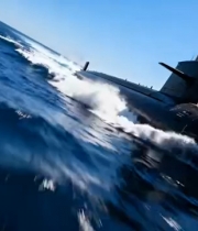  潜艇海面航行特写1712#横屏 	 