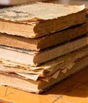  旧书堆叠 阳光书桌1270#横屏 	 