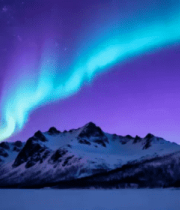 极光笼罩雪山夜景1036#横屏 