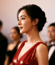 红毯上的优雅女性920#横屏 