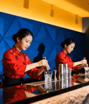 红衣调酒师调制鸡尾酒924#横屏 