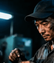 工厂技工专注工作特写596#横屏 