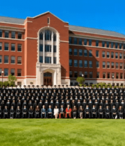 大学毕业典礼合影366#横屏 