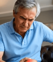 老人家中膝盖疼痛素材6160#横屏 