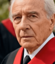 老人毕业典礼佩戴学位服场景9229#横屏 