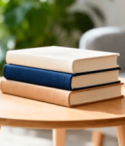 圆桌上叠放的几本书籍8895#横屏 