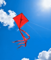 蓝天中飞翔的红色风筝12479#横屏 