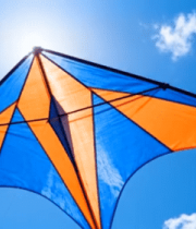 蓝天下飞翔的彩色风筝12921#横屏 