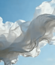 蓝天中飘动的白色丝绸3319#横屏 