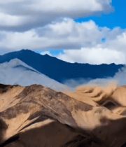 蓝天白云下连绵山脉风光7528#横屏 