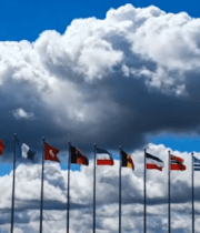 蓝天白云下的各国旗帜6906#横屏 