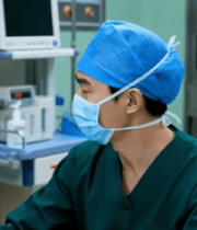 医院内医生操作电脑画面1836#横屏 