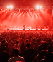 音乐会现场观众与拍摄设备5400#横屏 