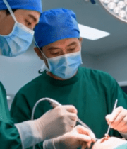 医院手术室医生进行手术3480#横屏 