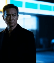 夜晚街头男子站立画面14708#横屏 