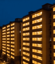 夜晚高层住宅外立面景象7696#横屏 