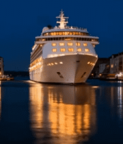 夜晚港口游轮停泊景象6116#横屏 