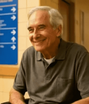 医院中坐轮椅的老年患者9356#横屏 