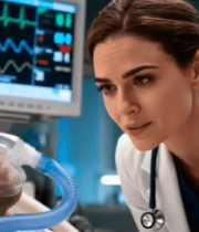 医生照看医院中的病人3171#横屏 