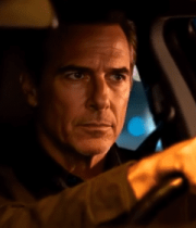 夜晚男人驾车特写11164#横屏 